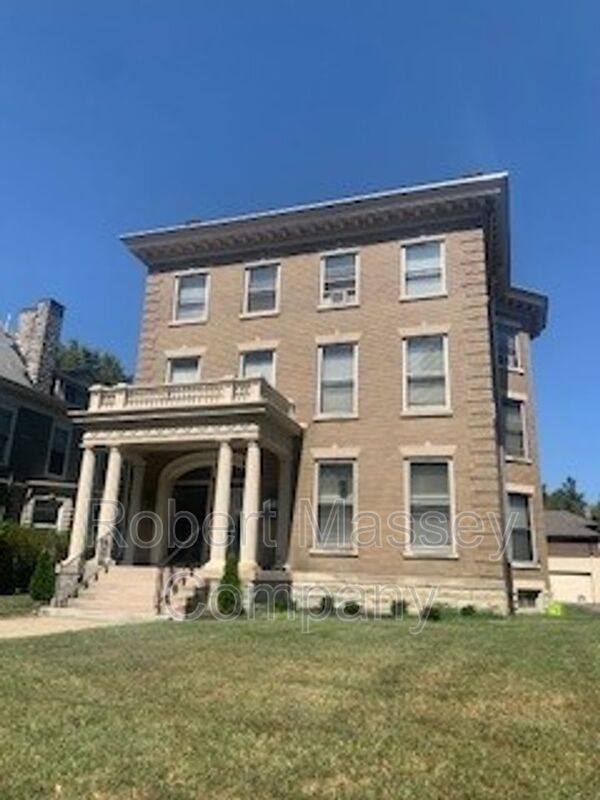 Apartment for rent at 1275 Cherokee Rd #3B, Louisville, KY 40204