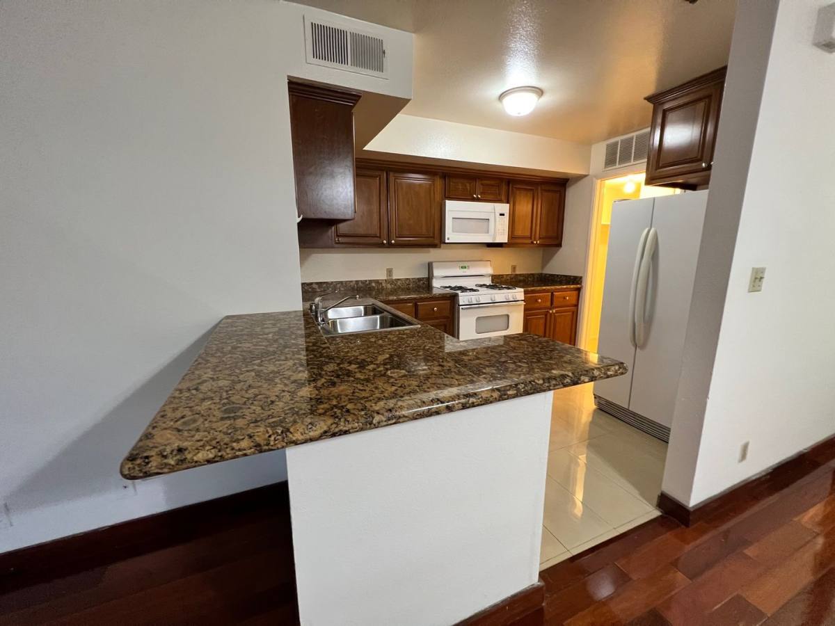 Apartment for rent at 424 Veteran Ave #112, Los Angeles, CA 90024