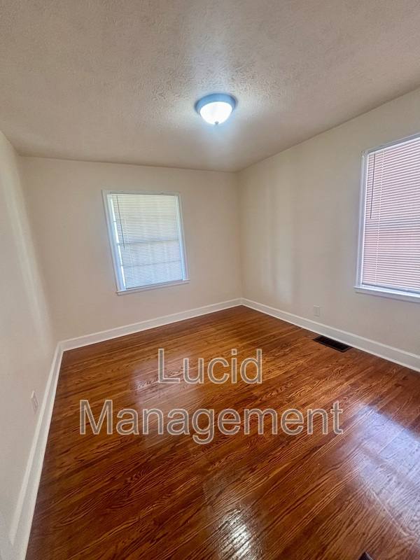 House for rent at 1305 Larchmont Ave, Louisville, KY 40215