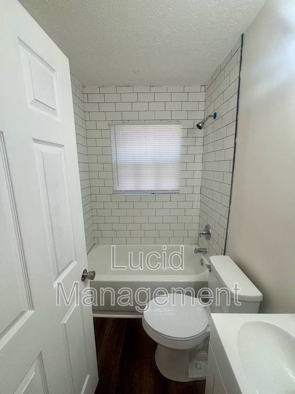 House for rent at 1305 Larchmont Ave, Louisville, KY 40215