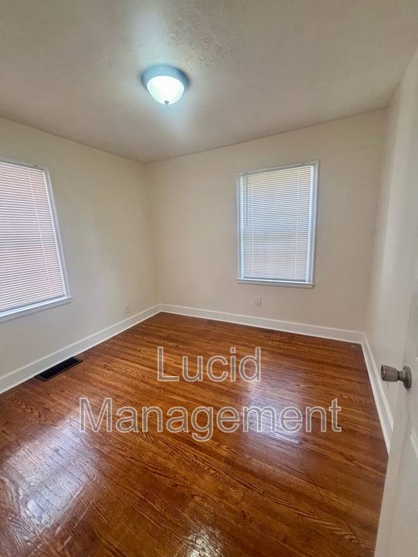 House for rent at 1305 Larchmont Ave, Louisville, KY 40215