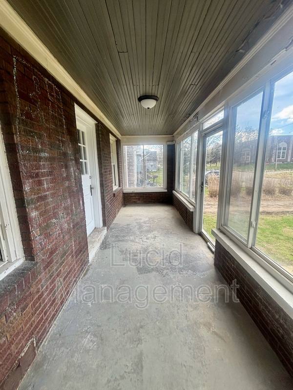 House for rent at 1305 Larchmont Ave, Louisville, KY 40215