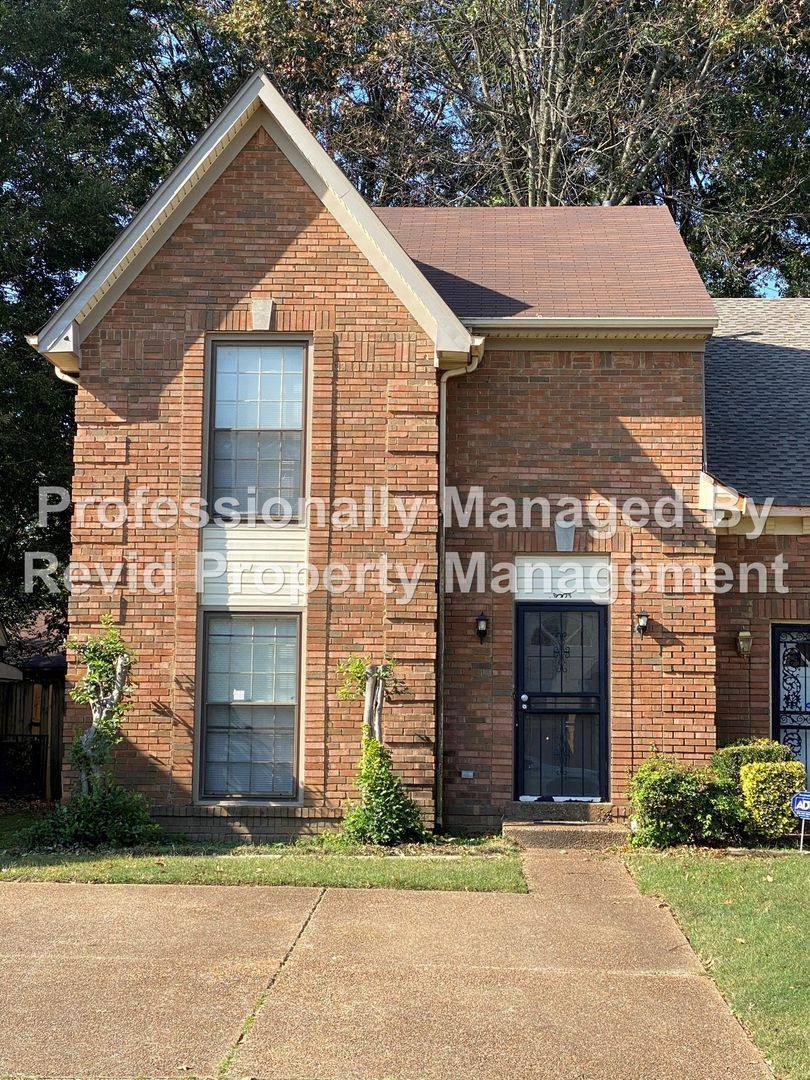 Townhouse for rent at 3003 Charlestowne Place, Memphis, TN 38115