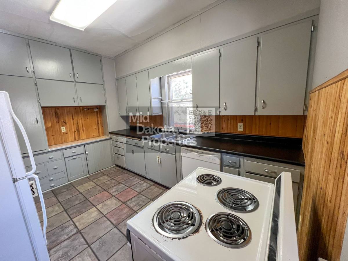 House for rent at 933 E 5th, Mitchell, SD 57301