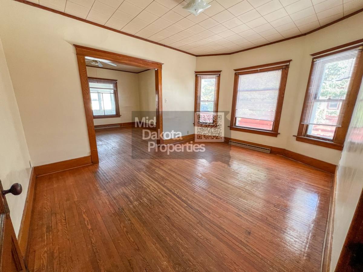 House for rent at 933 E 5th, Mitchell, SD 57301
