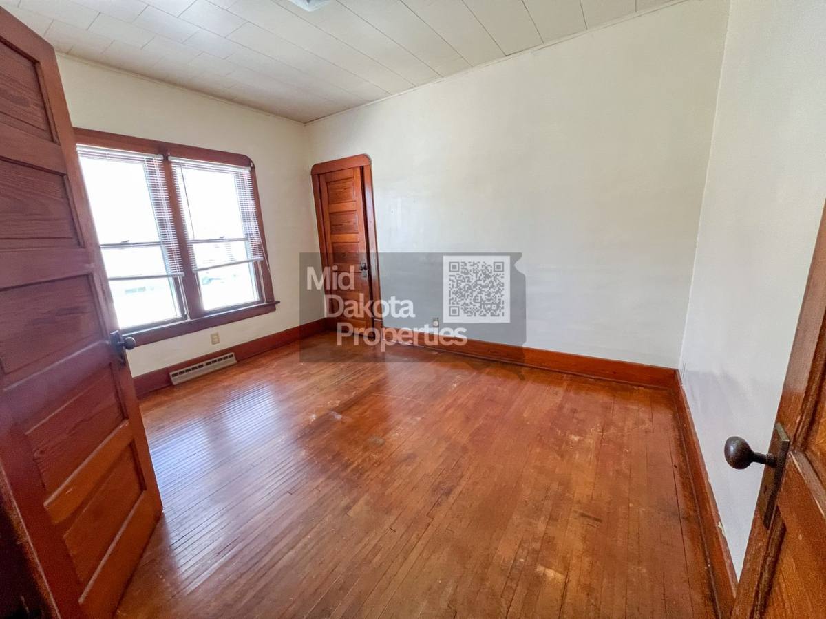 House for rent at 933 E 5th, Mitchell, SD 57301