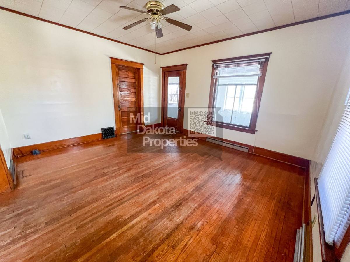 House for rent at 933 E 5th, Mitchell, SD 57301