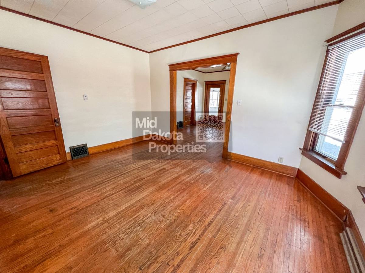 House for rent at 933 E 5th, Mitchell, SD 57301
