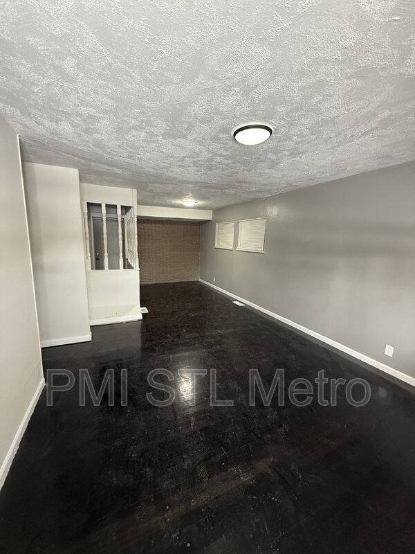 House for rent at 10613 Spring Garden Dr, Saint Louis, MO 63137