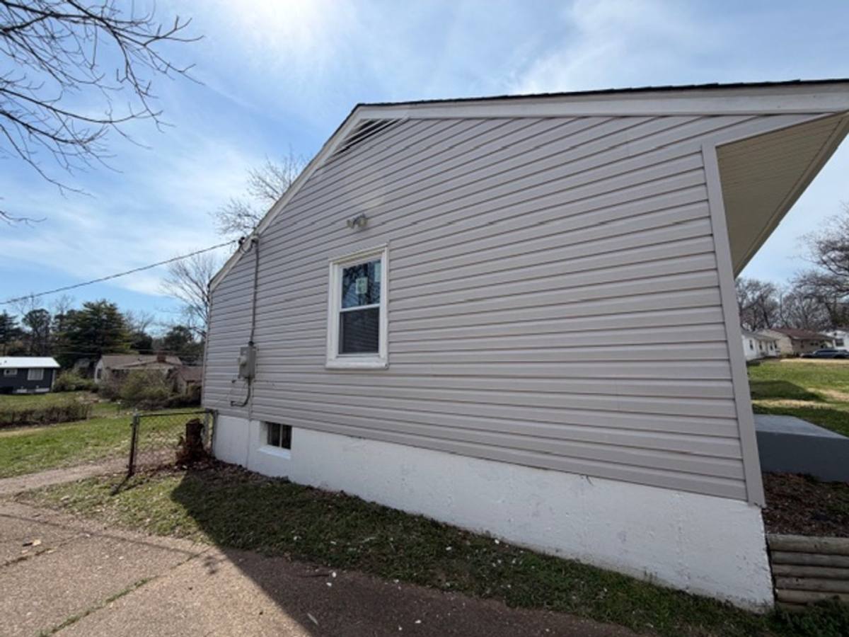 House for rent at 308 Lanark Rd, Saint Louis, MO 63137