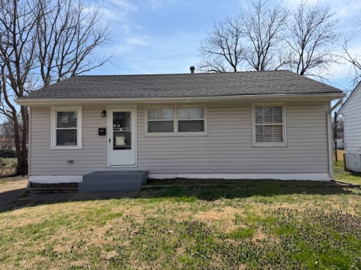 House for rent at 308 Lanark Rd, Saint Louis, MO 63137