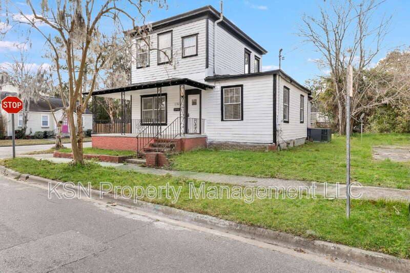 House for rent at 1921 Reynolds St, Savannah, GA 31401