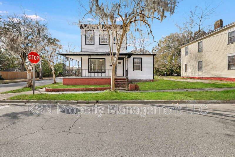 House for rent at 1921 Reynolds St, Savannah, GA 31401