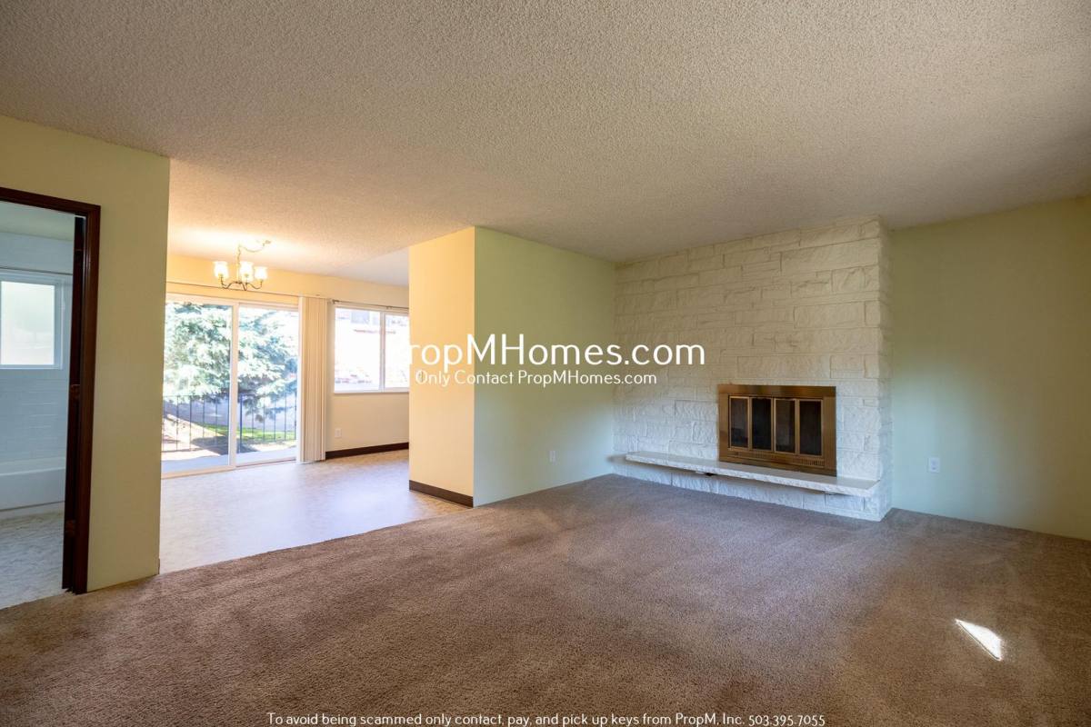 Townhouse for rent at 313 E St, Oregon City, OR 97045