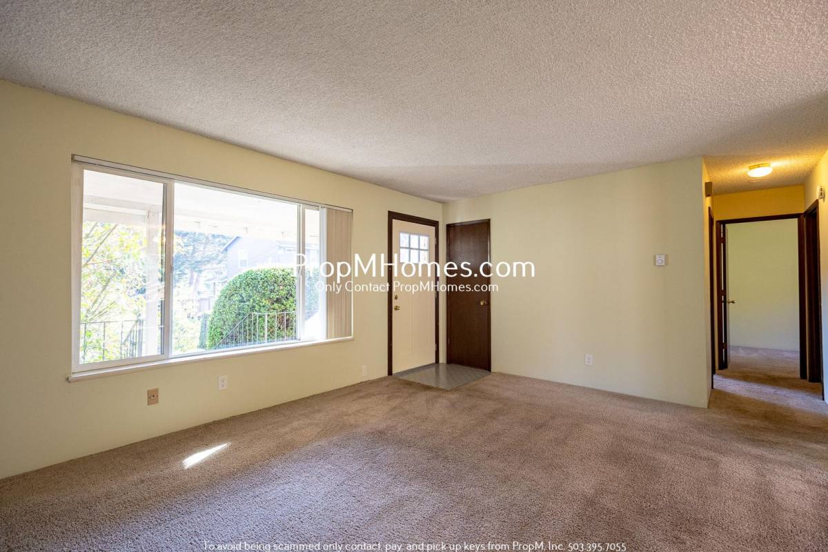Townhouse for rent at 313 E St, Oregon City, OR 97045
