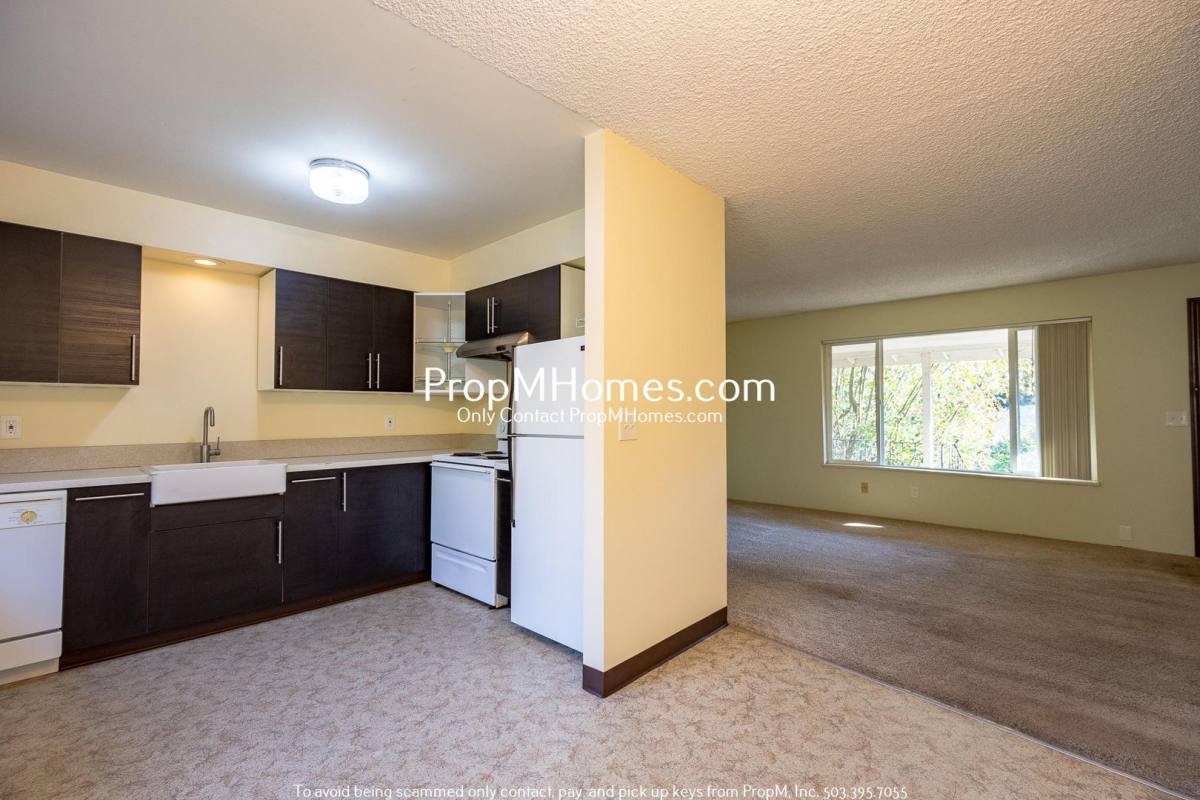 Townhouse for rent at 313 E St, Oregon City, OR 97045
