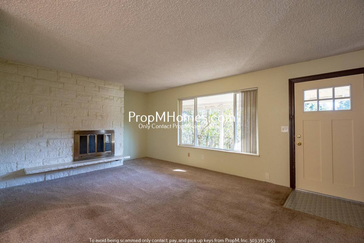 Townhouse for rent at 313 E St, Oregon City, OR 97045