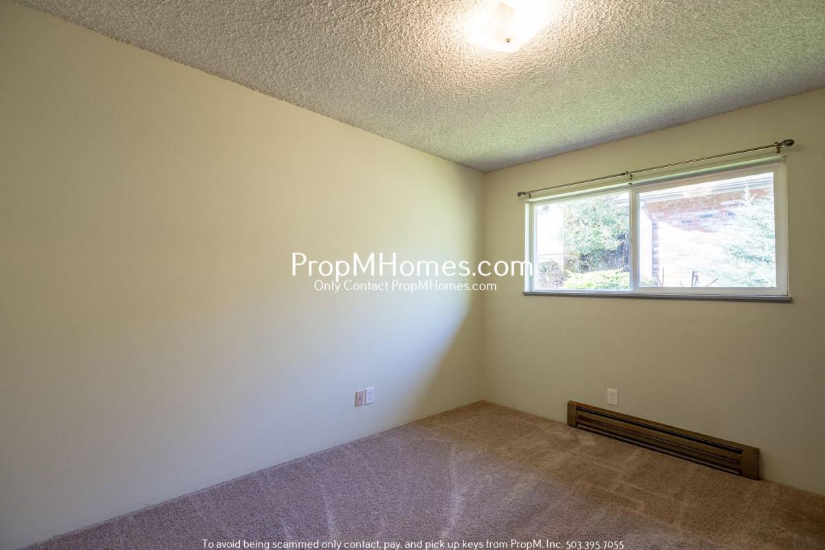 Townhouse for rent at 313 E St, Oregon City, OR 97045