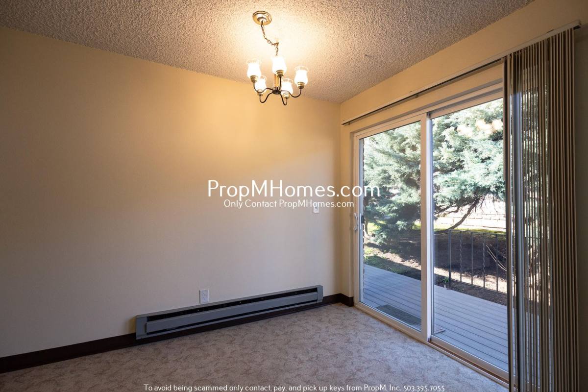 Townhouse for rent at 313 E St, Oregon City, OR 97045