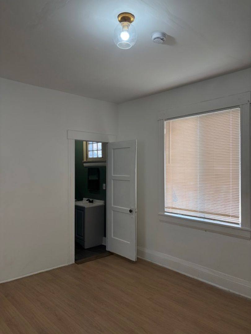 Apartment for rent at 915 E 23rd St, Los Angeles, CA 90011