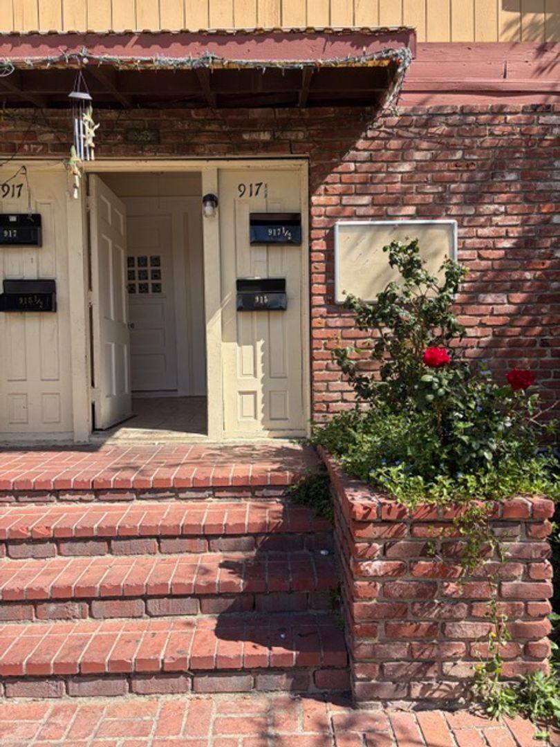 Apartment for rent at 915 E 23rd St, Los Angeles, CA 90011