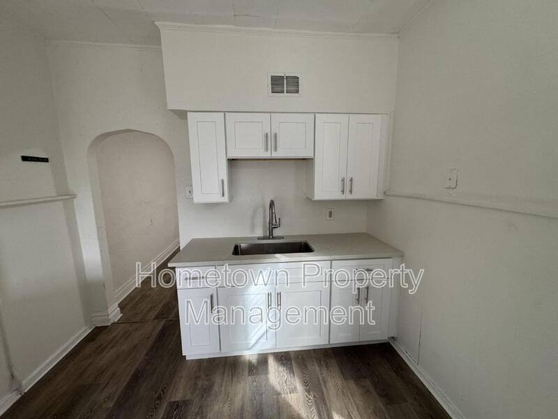 Townhouse for rent at 1615 Naudain St, Harrisburg, PA 17104