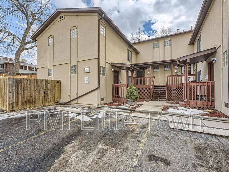 Townhouse for rent at 256 W Jefferson Ave, Englewood, CO 80110
