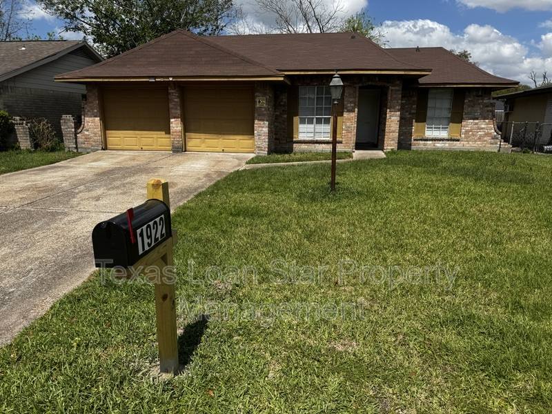 House for rent at 1922 Bunzel St, Houston, TX 77088
