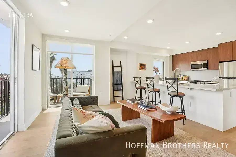 Apartment for rent at 707 S Berendo St, Los Angeles, CA 90005