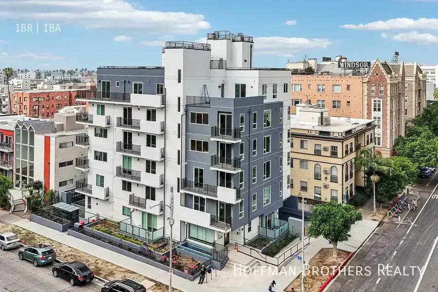 Apartment for rent at 707 S Berendo St, Los Angeles, CA 90005