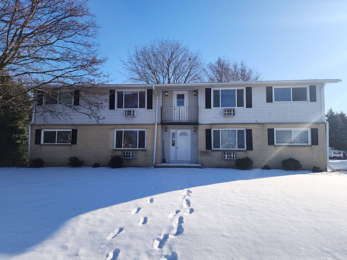Apartment for rent at 1709 Warwick Way, Racine, WI 53406