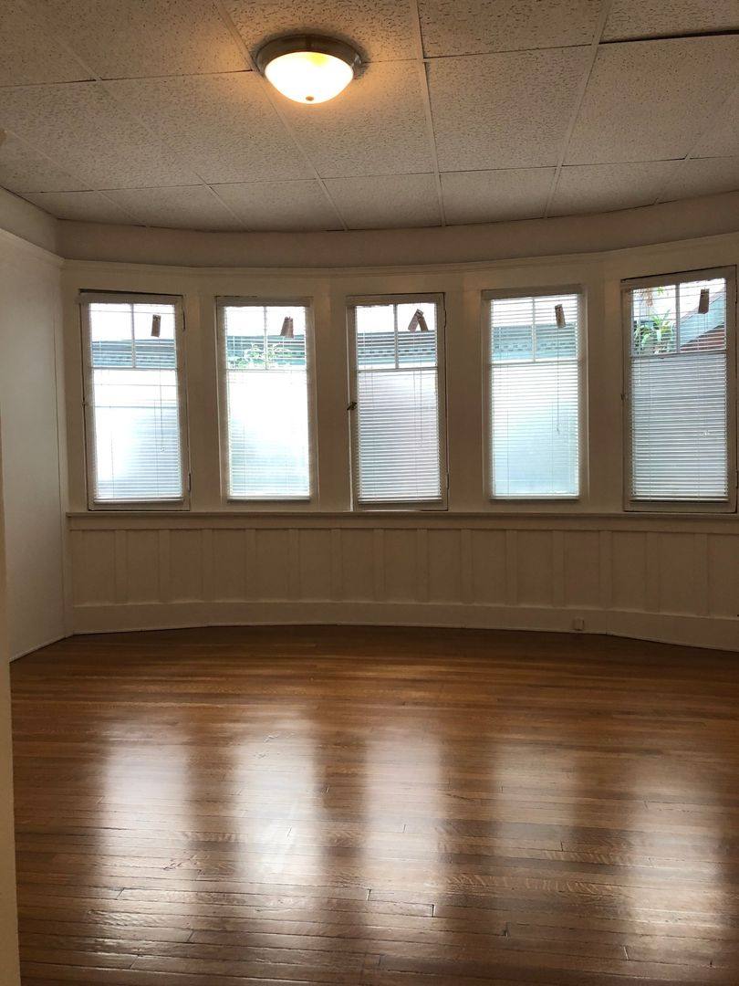 Apartment for rent at 11923-27 Venice Blvd, Los Angeles, CA 90066