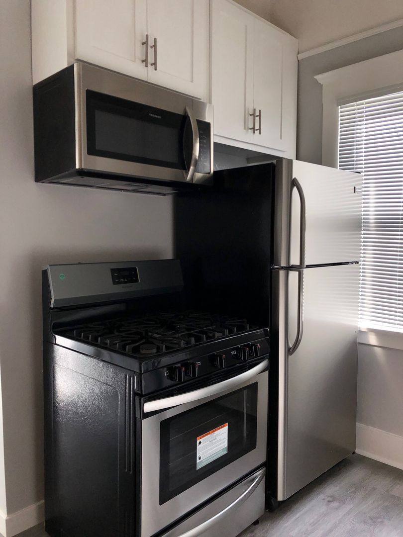 Apartment for rent at 11923-27 Venice Blvd, Los Angeles, CA 90066