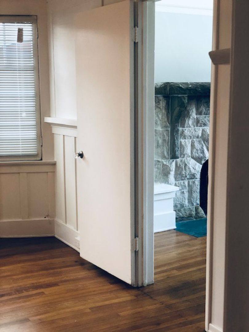 Apartment for rent at 11923-27 Venice Blvd, Los Angeles, CA 90066