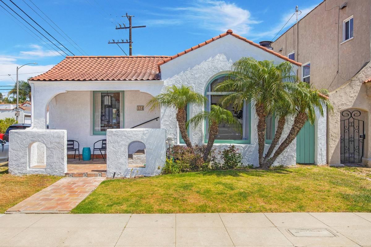 Apartment for rent at 134 Prospect Ave, Long Beach, CA 90803