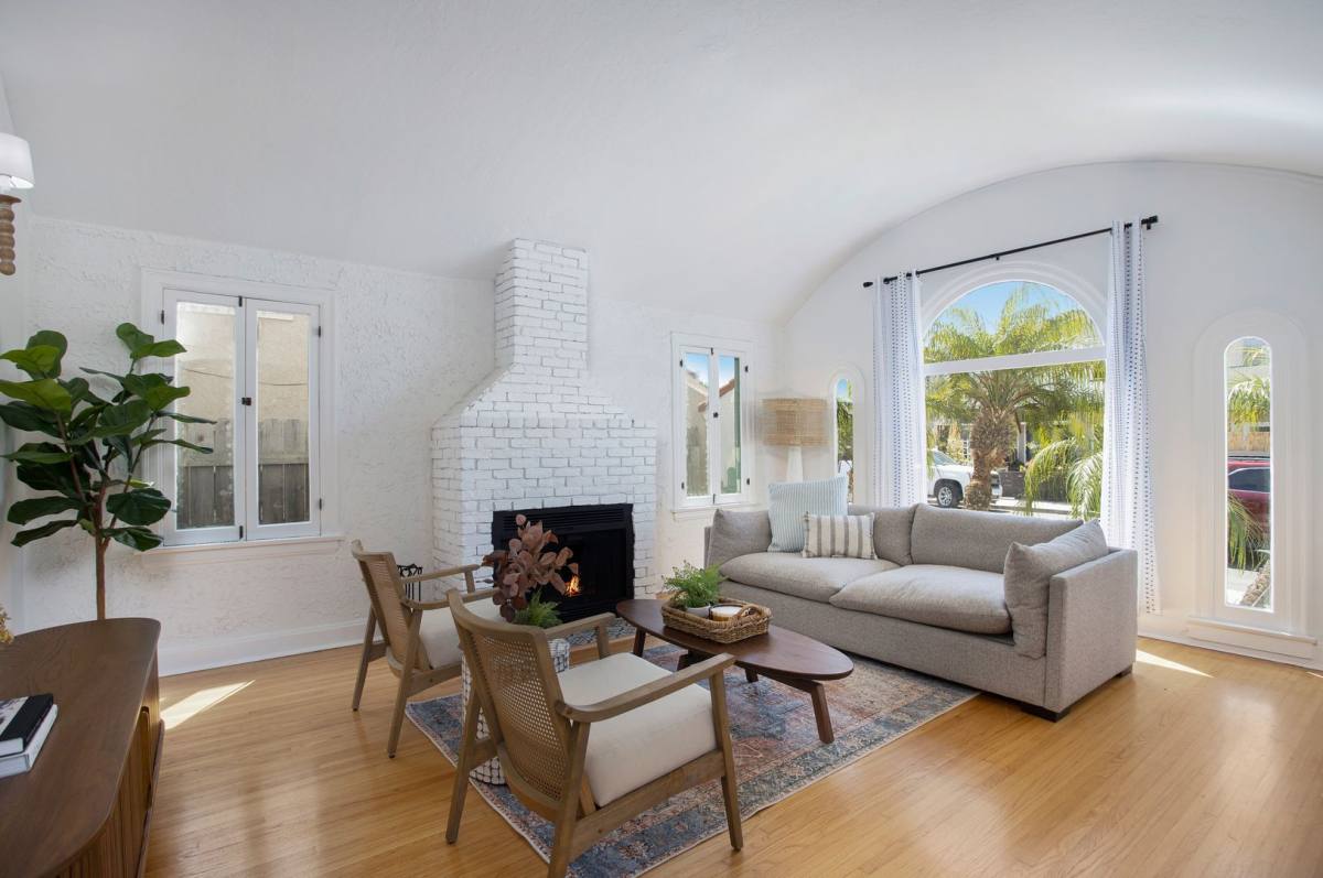 Apartment for rent at 134 Prospect Ave, Long Beach, CA 90803