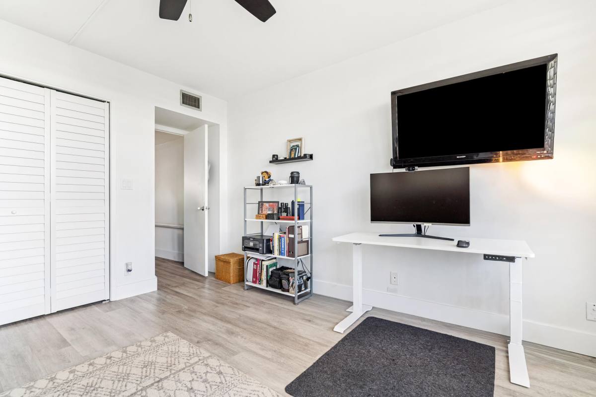 Condo for rent at 3900 Oaks Clubhouse Dr #503, Pompano Beach, FL 33069