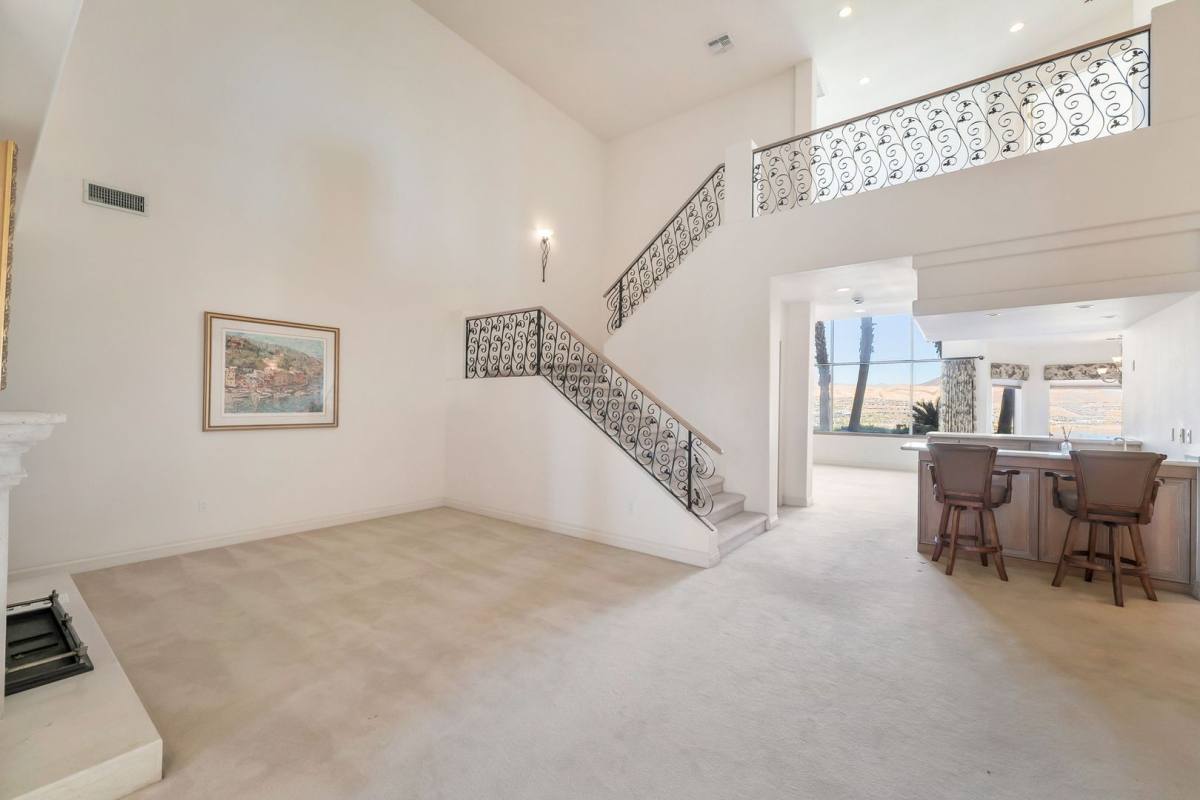 House for rent at 27 Grand Miramar Dr, Henderson, NV 89011
