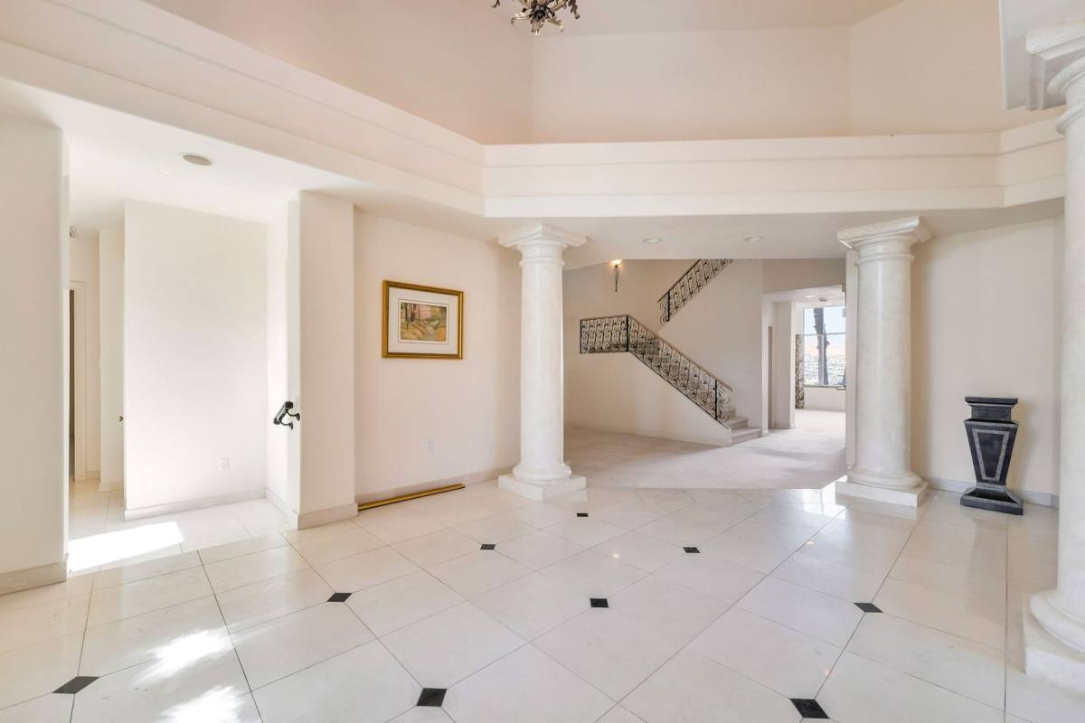 House for rent at 27 Grand Miramar Dr, Henderson, NV 89011