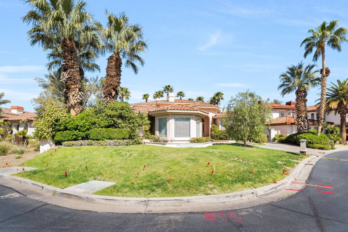 House for rent at 27 Grand Miramar Dr, Henderson, NV 89011