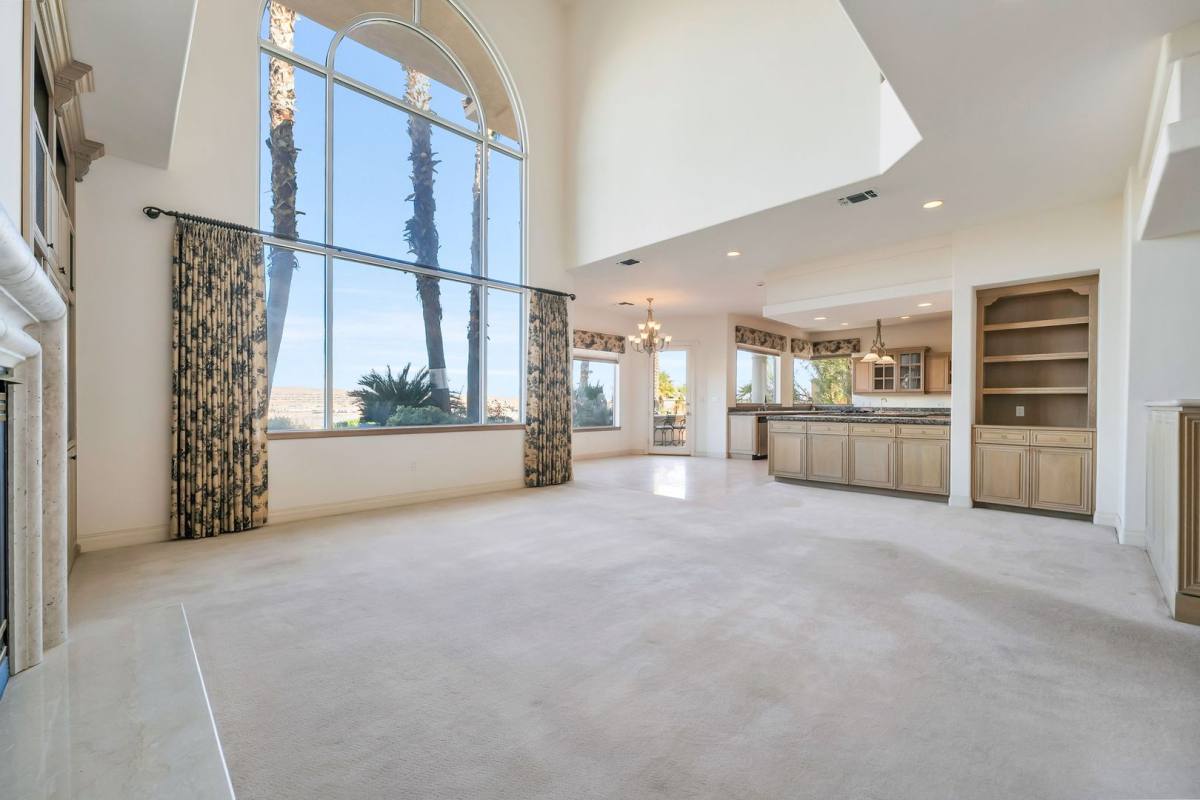 House for rent at 27 Grand Miramar Dr, Henderson, NV 89011