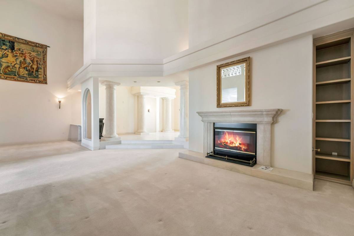 House for rent at 27 Grand Miramar Dr, Henderson, NV 89011