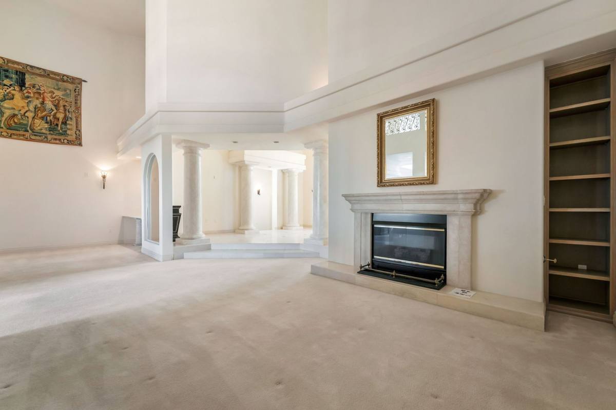 House for rent at 27 Grand Miramar Dr, Henderson, NV 89011