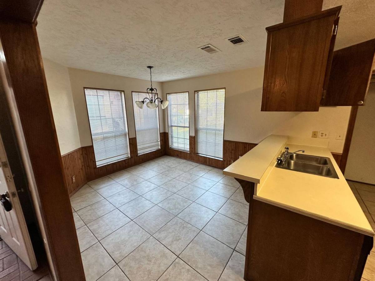 Apartment for rent at 1500 N Grant St, Sherman, TX 75092