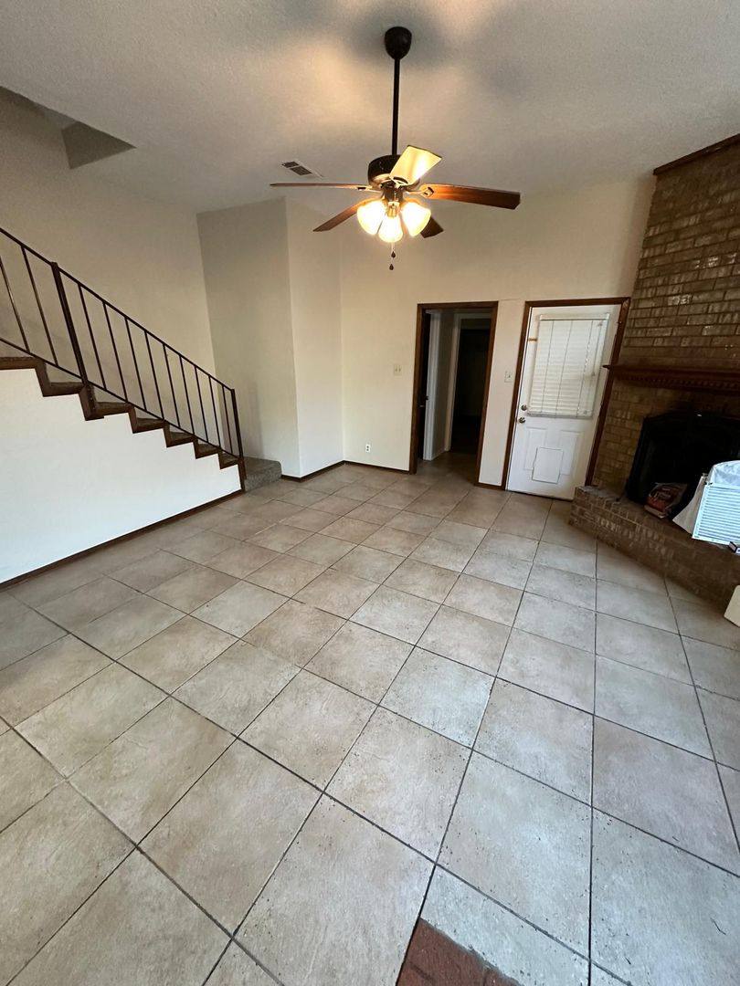 Apartment for rent at 1500 N Grant St, Sherman, TX 75092