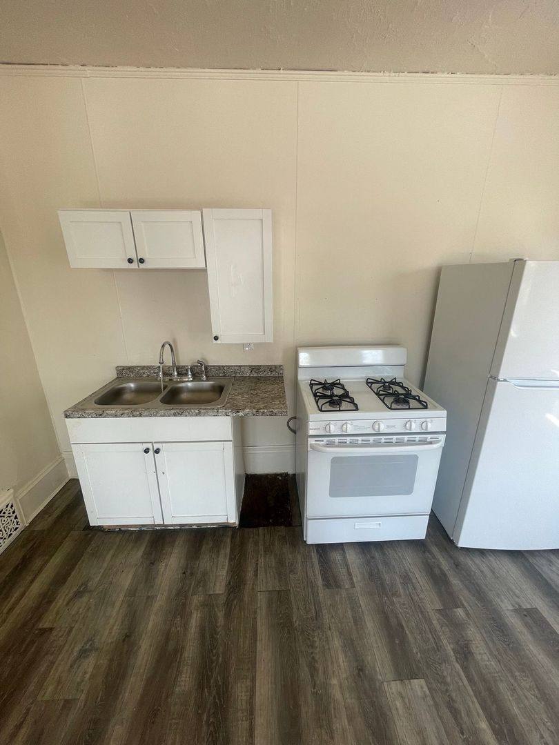 Apartment for rent at 918-920 W Windlake Ave, Milwaukee, WI 53204