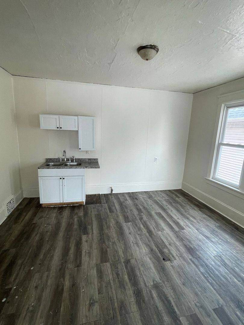 Apartment for rent at 918-920 W Windlake Ave, Milwaukee, WI 53204