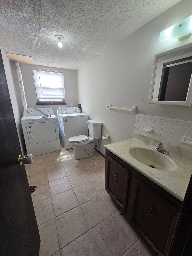 Apartment for rent at 4300-4302 Santa Barbara Dr, Columbia, MO 65201