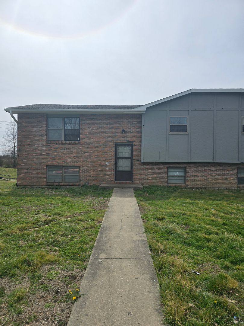 Apartment for rent at 4300-4302 Santa Barbara Dr, Columbia, MO 65201