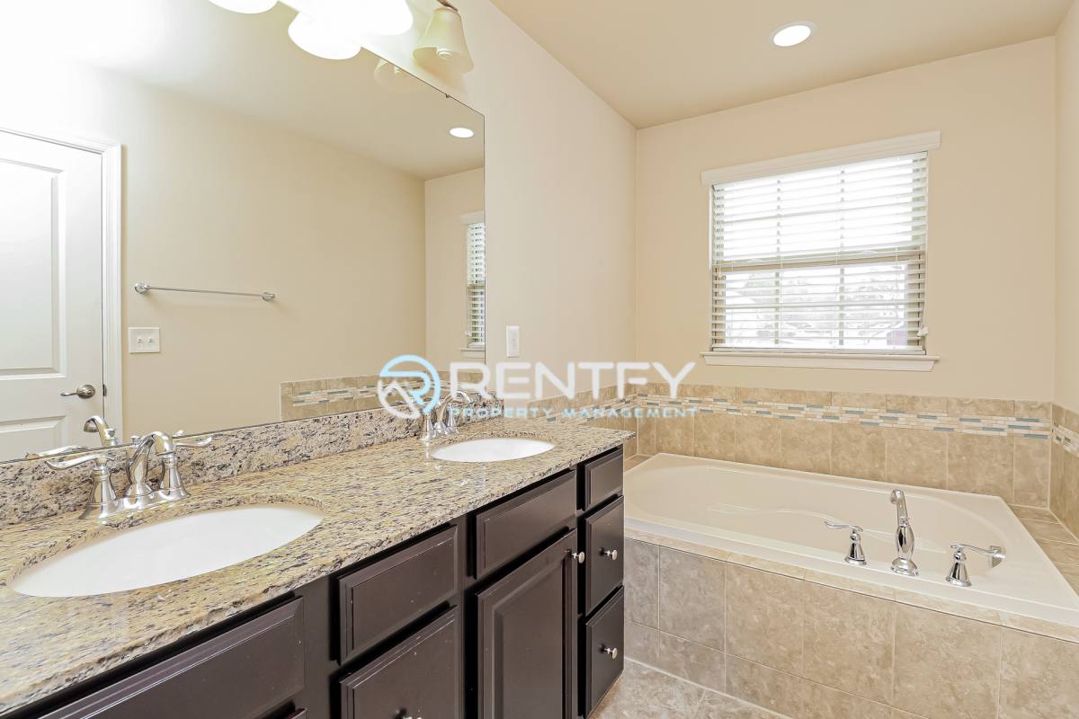 Townhouse for rent at 3303 Major Samuals Way, Charlotte, NC 28208